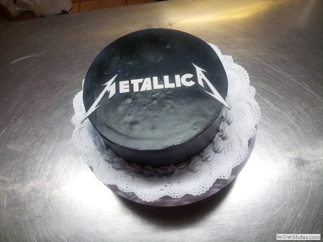 torta-decoracion-especial-musicales-metallica